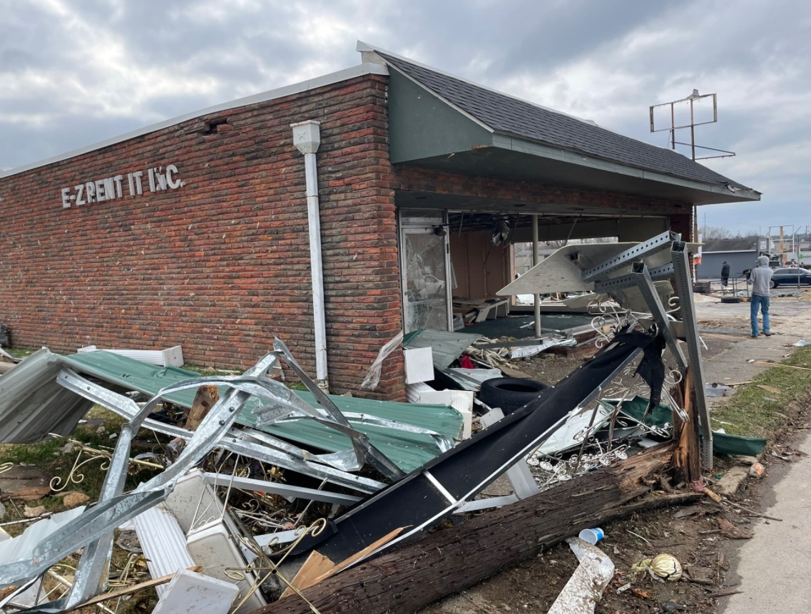 PHOTO E-Z Rent It Inc Building Damaged But Still Standing In Bowling Green Kentucky