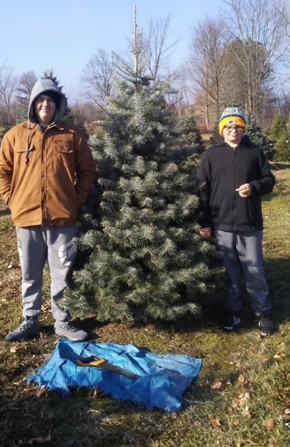 PHOTO Ethan Crumbley Cutting Down A Christmas Tree With His Brother