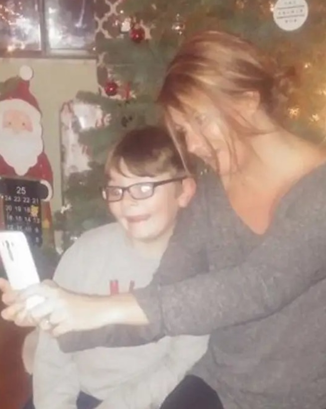 PHOTO Ethan Crumbley's Mom Taking Selfie With Him In Front Of Christmas Tree