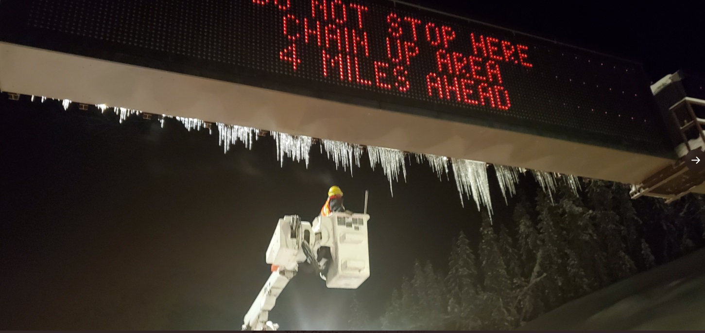 PHOTO Giant Icicles Had To Be Removed From LED Board Because They Were Dangerous To Driving Passing Under In Seattle