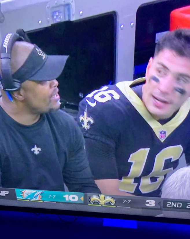 PHOTO Ian Book Looking At Saints QB Coach Ronald Curry On The Bench Like What Can I Do