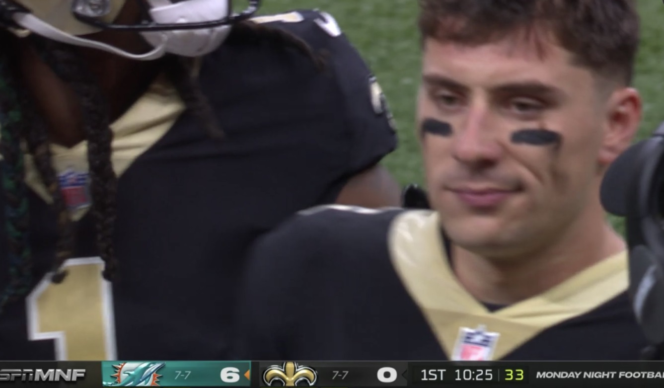 PHOTO Ian Books Face On The Sideline Says it All After He Threw Pick 6 Like Damn I Suck And There's Nothing That Can Be Done About It