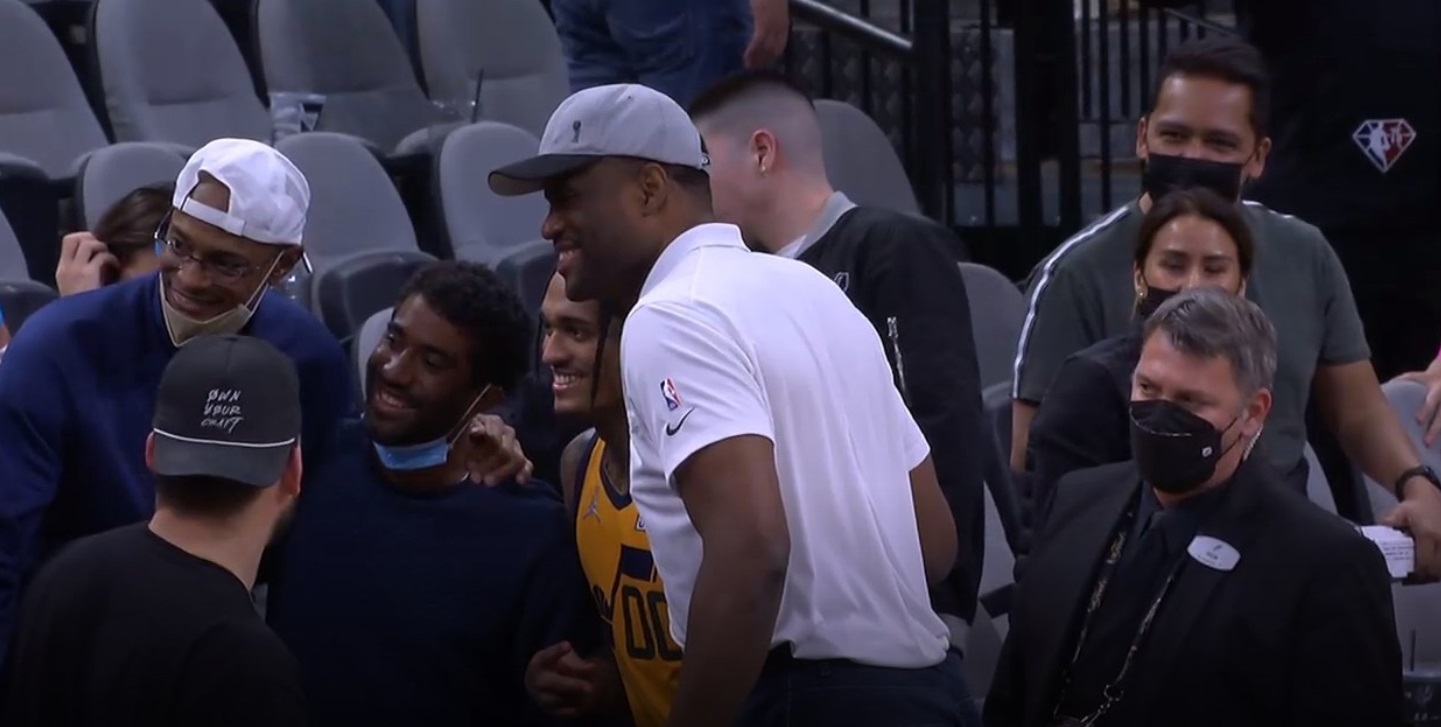 PHOTO Jordan Clarkson With The Admiral Inside AT&T Center