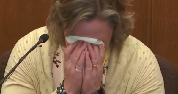 PHOTO Kim Potter Using A Tissue To Wipe Away Her Fake Tears