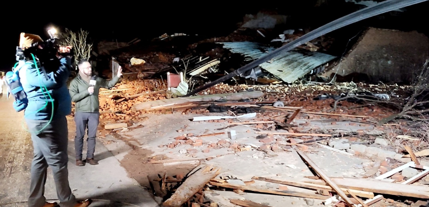 PHOTO News Reporter Blown Away By Damage From Tornado In Paducah Kentucky