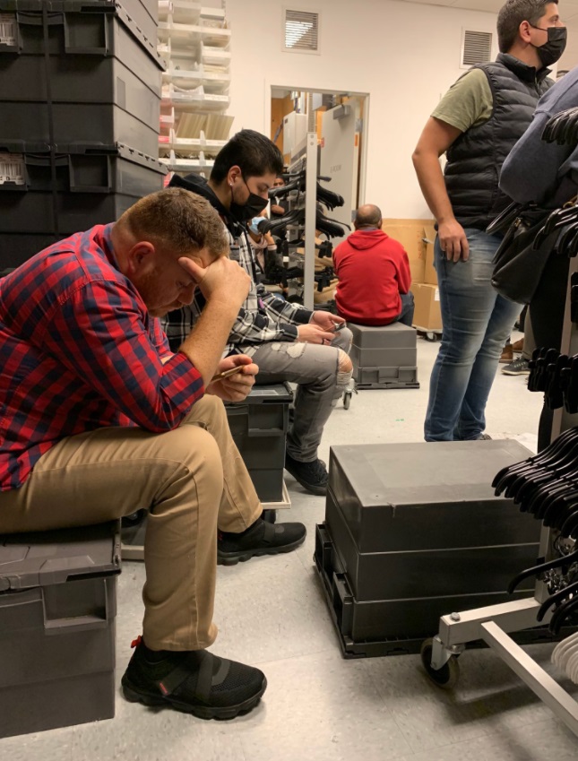 PHOTO Oakridge Mall Visitors In San Jose Were Hiding From Active Shooter Inside H&M Stock Room