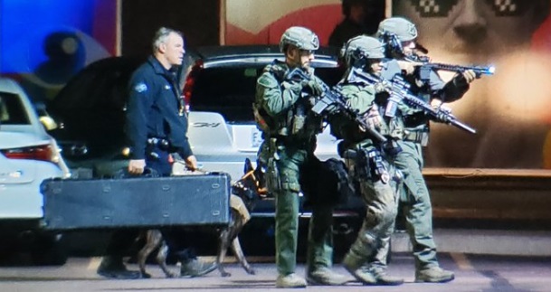 PHOTO Of 3 SWAT Officers Looking For Active Shooter In Belmar Lakewood Colorado Shopping Area