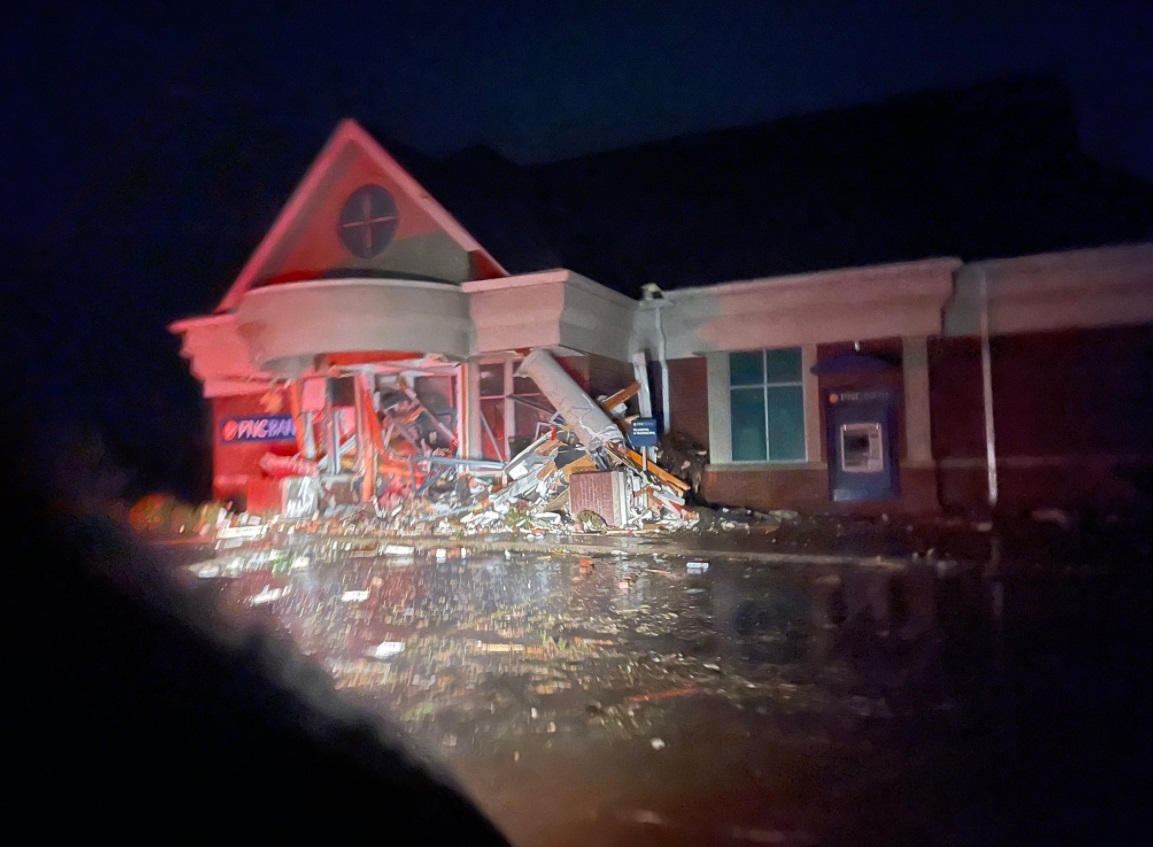 PHOTO PNC Bank In Bowling Green Kentucky Destroyed By Tornado