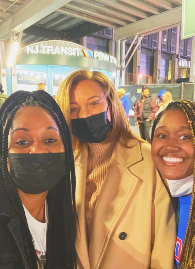 PHOTO Sonya Curry Took NJ Transit Systerm Penn Station To Watch Steph Curry Break 3 Point Record At MSG