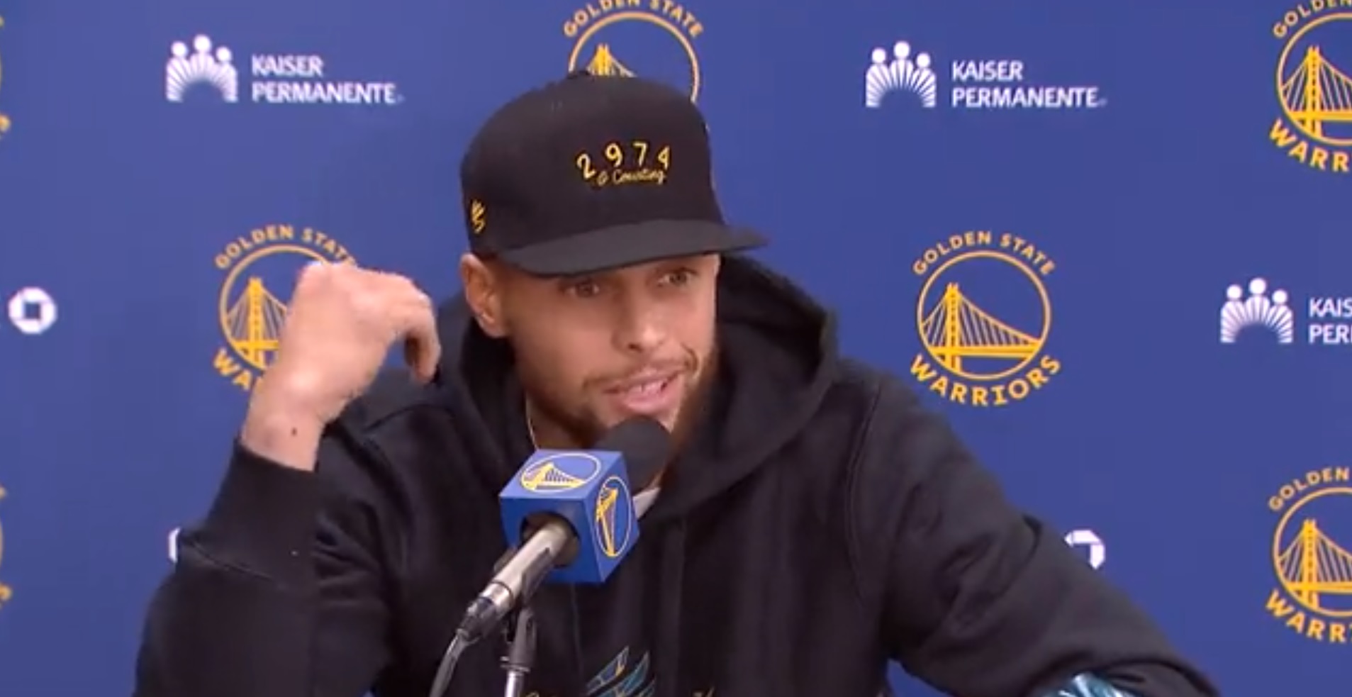 PHOTO Steph Curry Wearing 2974 Hat After Breaking 3 Point Record