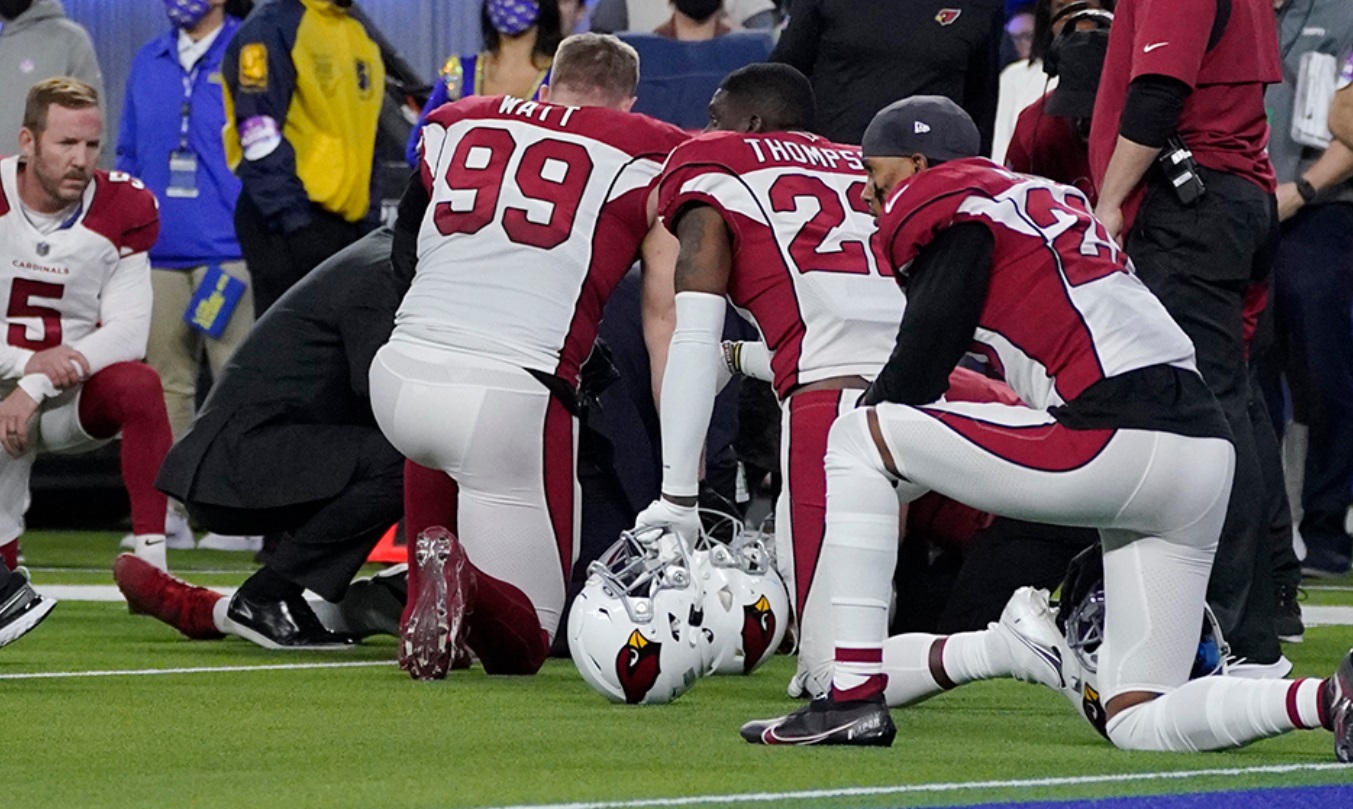 PHOTO Arizona Cardinals Players Praying For Budda Baker