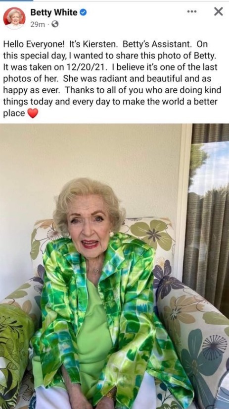 PHOTO Betty White Wearing A Green Suit Jacket As If It Was Saint Patrick's Day Before She Died