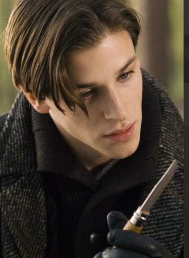 PHOTO Gaspard Ulliel Holding A Knife