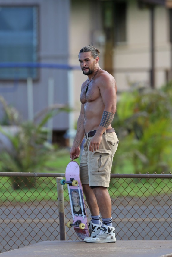 PHOTO Jason Momoa Has A FA Sevigny Board