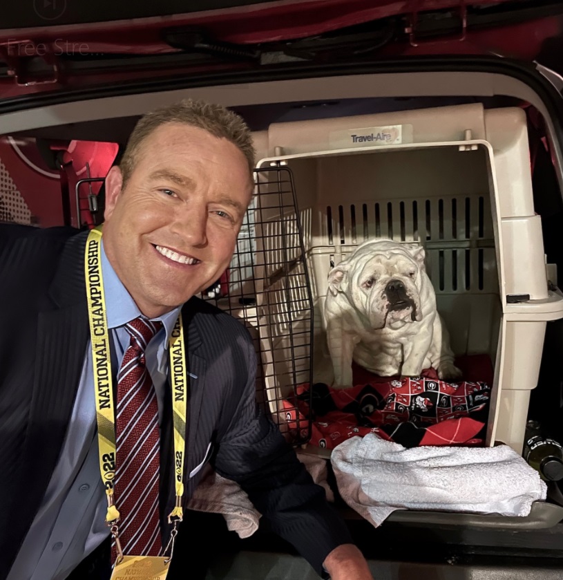 PHOTO Kirk Herbstreit Posing With Official Real Life Bulldog In His Cage