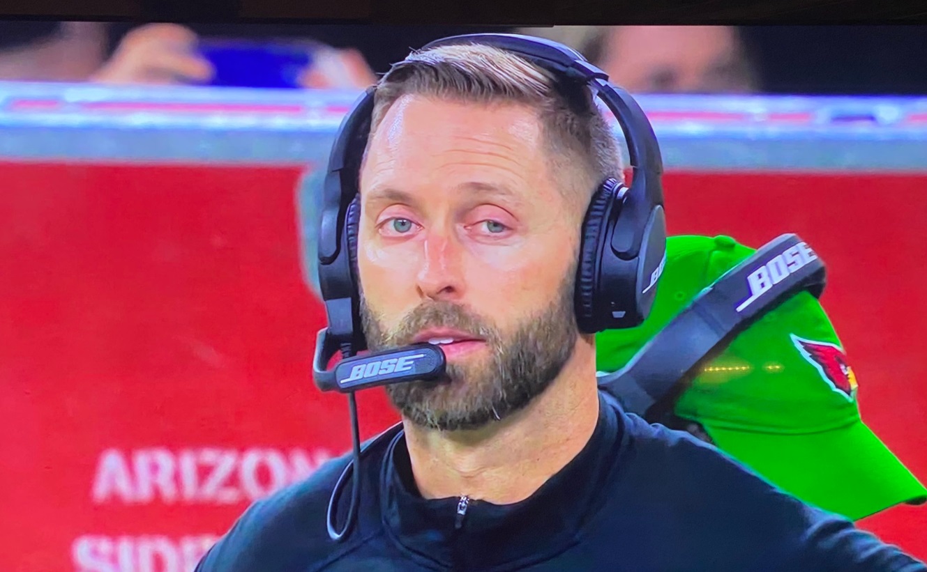 PHOTO Kliff Kingsbury Was Looking Drunk In The 4th Quarter Of Game Vs Rams And Had Very Baggy Eyes