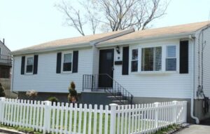 PHOTO Matthew LaFountain Lives All By Himself In 1000 Square Foot Conneticut House 1 Mile From The Beach