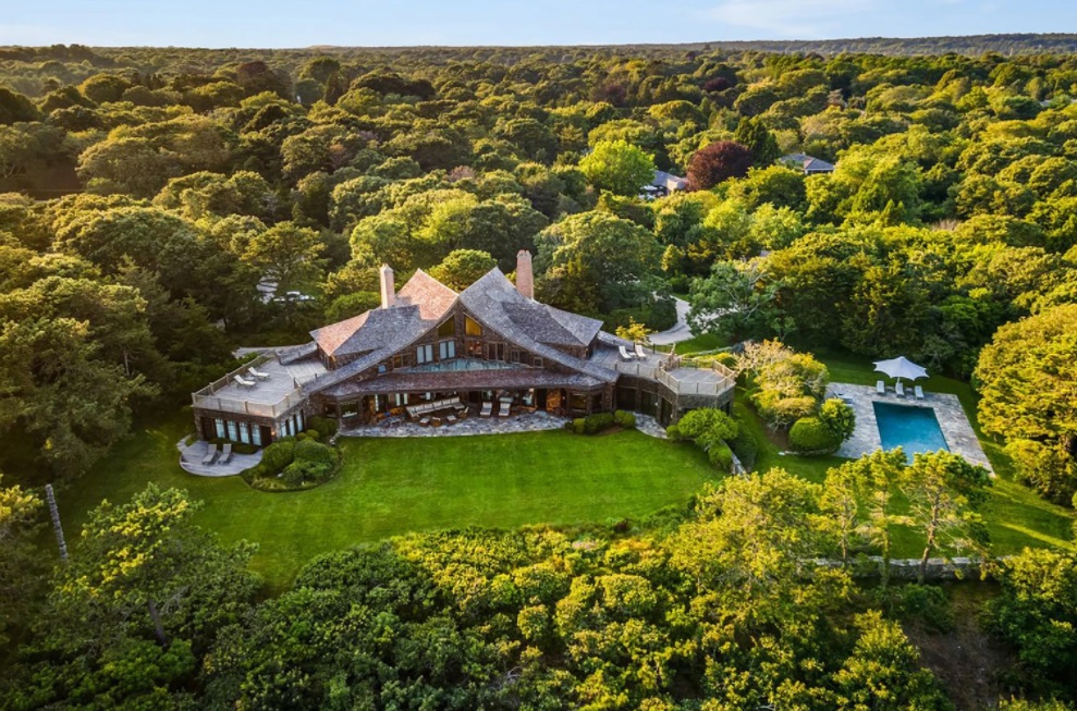 PHOTO Peloton CEO John Foley Is Going To Have To Sell His $55 Million 6100K Square Foot Mansion In East Hampton New York If Company Doesn't Correct Itself From Stock Slide