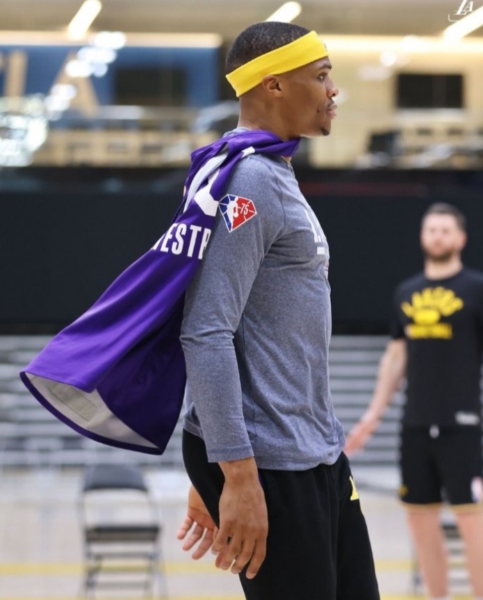 PHOTO Russell Westbrook Wearing A Cape In Lakers Practice
