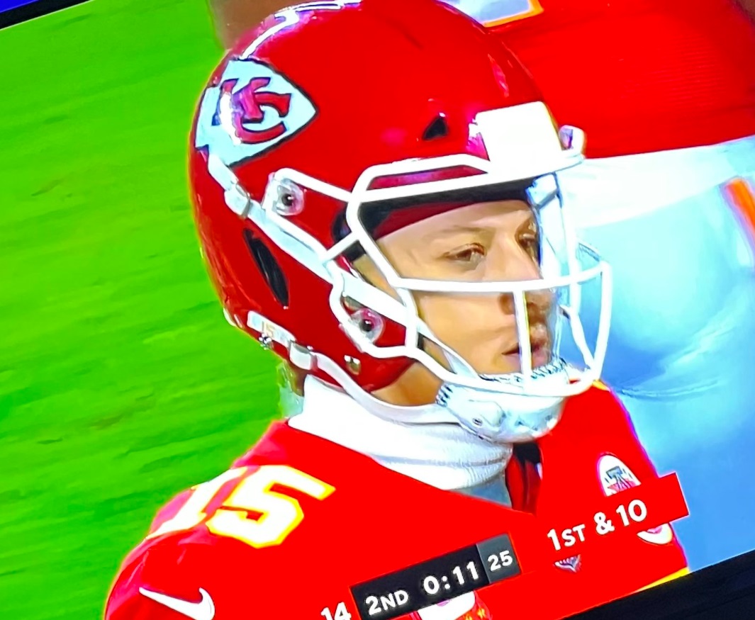 PHOTO White Part In Front Of Patrick Mahomes’ Helmet Is Bigger Than Everyone Elses And Is A Special Helmet To Give Him More Protection