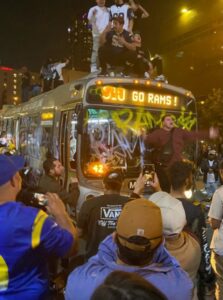 PHOTO City Bus In LA With Rams Text And Fans Climbed To The Roof