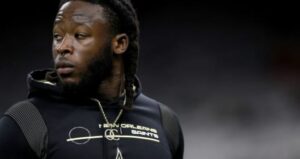 PHOTO Of Alvin Kamara's Golden Chain Worth $500K