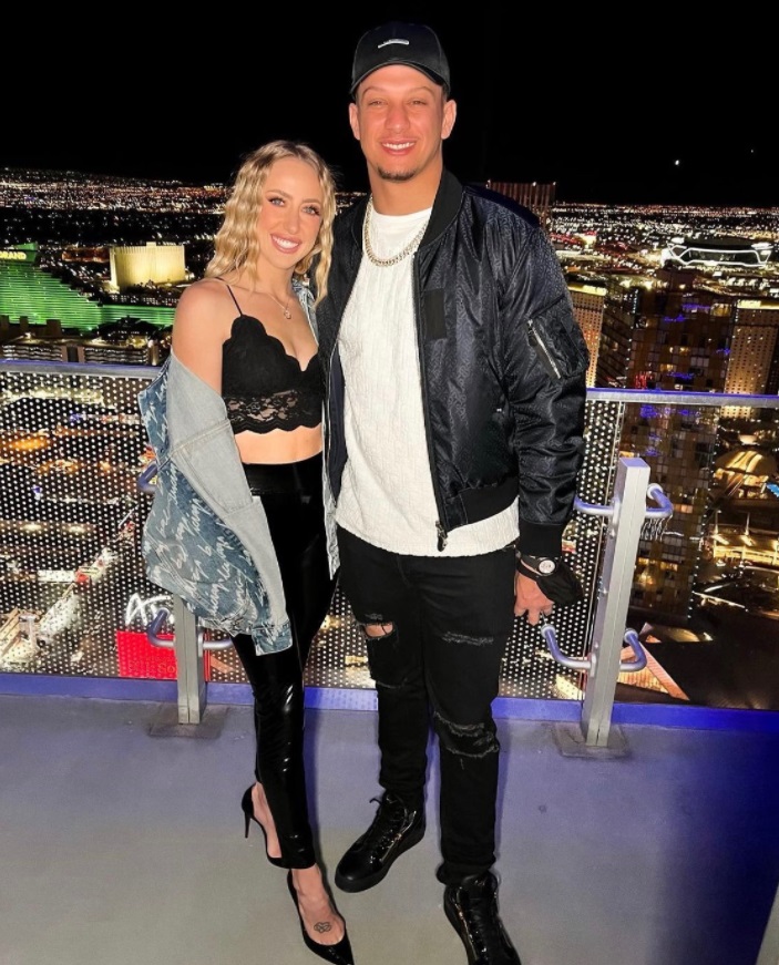 PHOTO Patrick Mahomes Enjoying The Las Vegas Skyline From Expensive ...