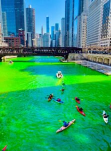PHOTO Chicago River Turned Green For St Patrick's Day