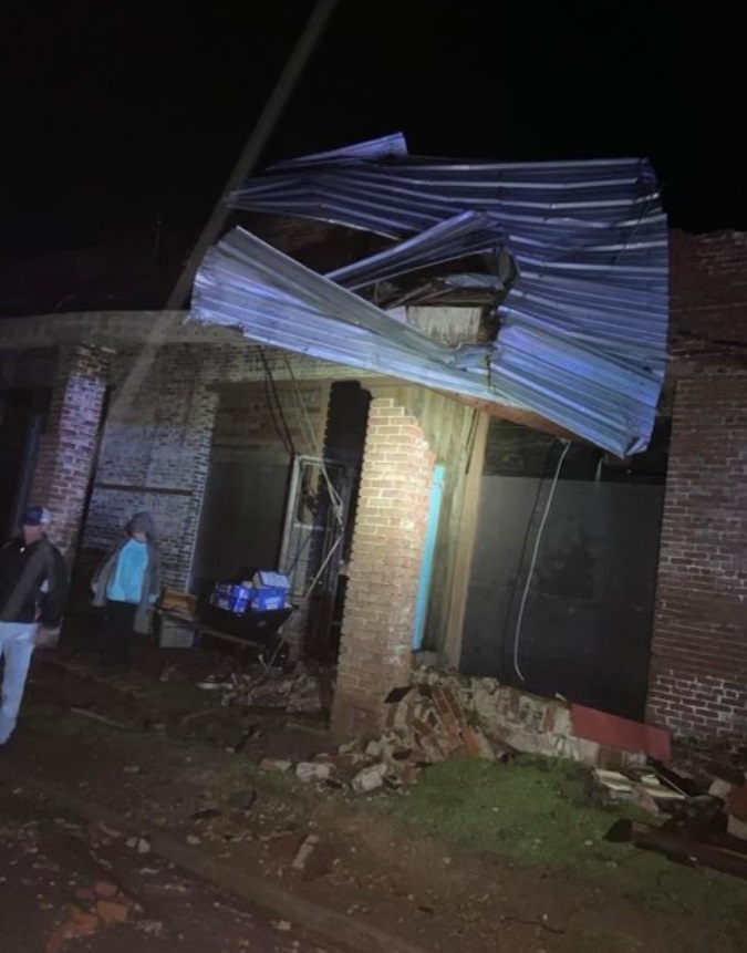 PHOTO Close Up Of Tornado Damage To Faunsdale Bar and Grill In Alabama