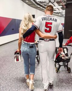 PHOTO Freddie Freeman's Girlfriend Has LEGS