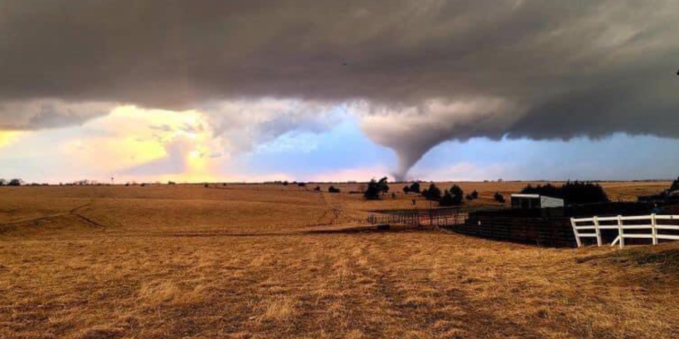 PHOTO Portrait View Of When Tornado Touched Down In Rural Iowa