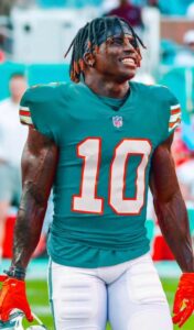 PHOTO Tyreek Hill In Green Dolphins Uniform With Orange Catching Gloves