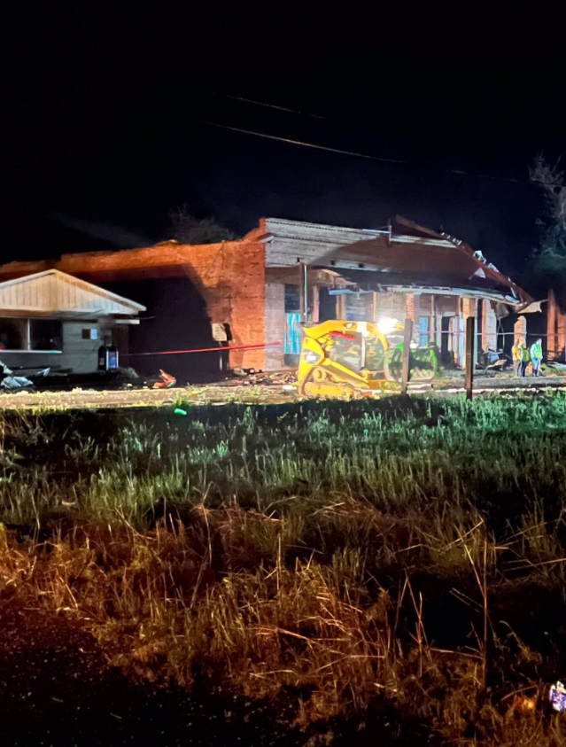 PHOTO Well Known Bar And Grill In Faunsdale Alabama Damaged By Tornado