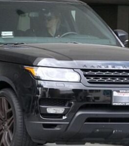 PHOTO Amber Heard Driving Around LA In Range Rover That Johnny Depp Owned After Divorce