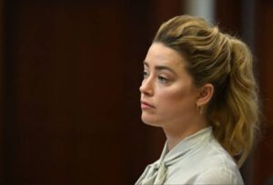 PHOTO Amber Heard Looking With An I Got Caught Face While Johnny Depp Testifies