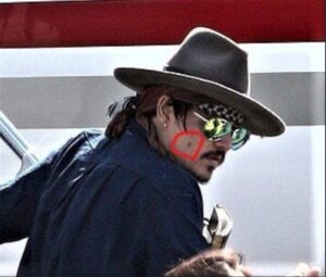 PHOTO Amber Heard Putting Out Cigarette Butt On Johnny Depp's Face