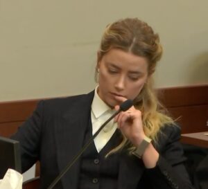 PHOTO Amber Heard Wearing Brand New Apple Watch Very Loosely Drooping On Her Wrist