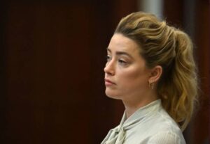 PHOTO Close Up Of Amber Heard's Unimpressed Face