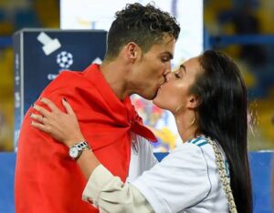 PHOTO Hottest Picture Of Ronaldo Kissing His 10 Out Of 10 Dime Wife You Will See