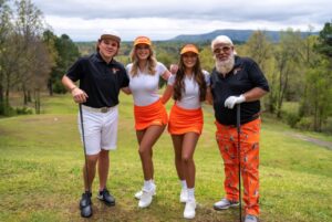 PHOTO John Daly Posing For Pictures With Hooters Girls