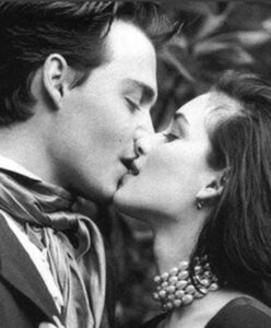 PHOTO Johnny Depp Passionately Making Out With Winona Ryder Proves He's Not Abusive And A Very Loving Person