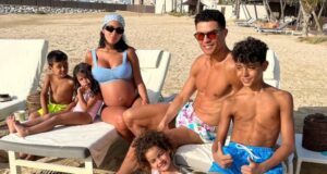 PHOTO Ronaldo Loves Going To The Beach With His Wife And Kids