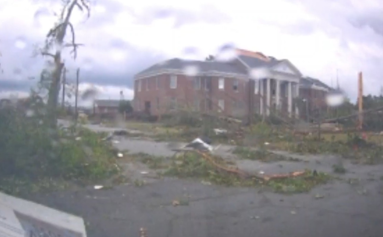 PHOTO Roof Of Bryan County Georgia Courthouse Damaged By Tornado