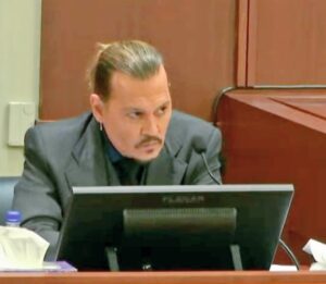 PHOTO The Only Time Johnny Depp Looked At Amber Heard In Court Was When Amber's Team Played The Audio Of Johnny Saying He Wanted To Kill Himself To End The Pain