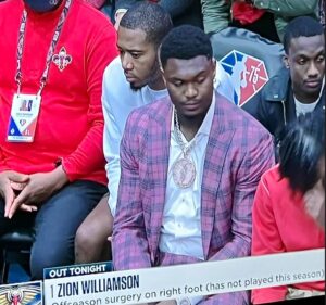 PHOTO Zion Williamson Was Wearing A Chain So Big On The Bench During The Pelicans Play-In Game It Looked Like A Gold Medal