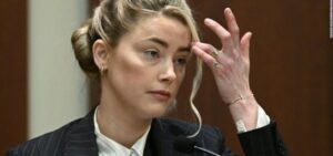 PHOTO Amber Heard Brushing Her Imaginary Hair Out Of Her Eyes With Her Fingers