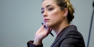 PHOTO Amber Heard Holds A Pen In Her Hand Like A True Psycho