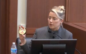 PHOTO Amber Heard Showing Off Her Bruise Kit In Court That She Uses After Foundation And Concealer