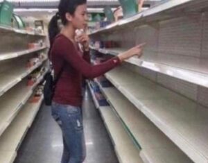 PHOTO Amber Heard Supporters Brain Cells Shopping For Extra Common Sense After Tweeting #IStandWithAmberHeard Meme