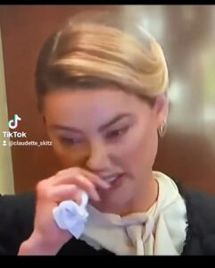 PHOTO Amber Heard Wiping Coke Powder Off Her Nose And Face After Snorting It In Tissue